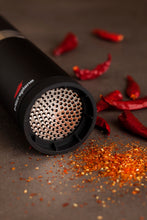 Carica l'immagine nel visualizzatore di Gallery, Microplane Gourmet Chili Set macinaspezie e chili in confezione regalo