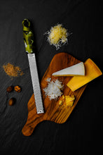 Carica l'immagine nel visualizzatore di Gallery, Microplane Premium Zester/Grattugia - Funky Limited Edition Camouflage