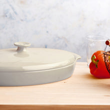 Carica l'immagine nel visualizzatore di Gallery, Pesciera "Plat Papillote" Emile Henry Argile