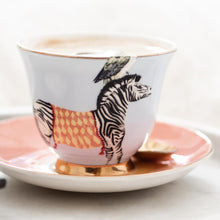 Carica l'immagine nel visualizzatore di Gallery, Tazza da tè con piattino Yvonne Ellen Carnival Zebras