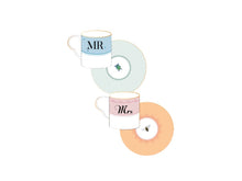 Carica l'immagine nel visualizzatore di Gallery, Set 2 tazzine espresso con piattino Yvonne Ellen Mr/Mrs
