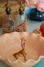 Carica l'immagine nel visualizzatore di Gallery, Insalatiera centrotavola Yvonne Ellen Giraffe
