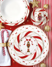 Carica l&#39;immagine nel visualizzatore di Gallery, Tazza in porcellana in scatola di latta Nutcracker Twist
