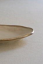 Carica l&#39;immagine nel visualizzatore di Gallery, Piatto ovale 34*23 organic cream DUTCH ROSE
