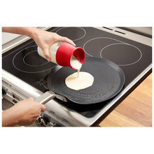 Carica l&#39;immagine nel visualizzatore di Gallery, Kit preparazione crepes e pancake Lékué

