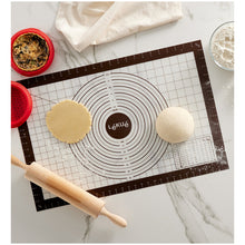 Carica l&#39;immagine nel visualizzatore di Gallery, Tappetino da forno/stendipasta antiaderente con scale e tabella di conversioni cm 60x40 Lékué

