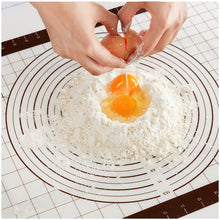 Carica l&#39;immagine nel visualizzatore di Gallery, Tappetino da forno/stendipasta antiaderente con scale e tabella di conversioni cm 60x40 Lékué

