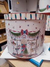 Carica l&#39;immagine nel visualizzatore di Gallery, Scatola in cartone Ø26 h22 Nuvole di Stoffa
