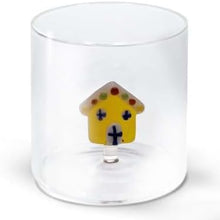 Carica l&#39;immagine nel visualizzatore di Gallery, Bicchiere in vetro con soggetto interno Casetta Marzapane
