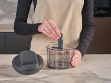 Carica l'immagine nel visualizzatore di Gallery, Tritatutto manuale a corda 3 lame inox 800ml Easy Pull
