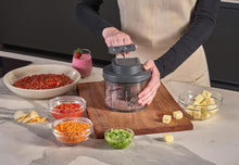 Carica l'immagine nel visualizzatore di Gallery, Tritatutto manuale a corda 3 lame inox 800ml Easy Pull
