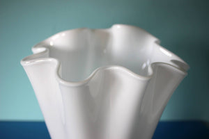 Vaso in vetro opaco bianco ondulato Vaso in vetro