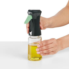 Carica l&#39;immagine nel visualizzatore di Gallery, Oliera dosatore spray per olio Lekue
