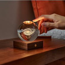 Carica l'immagine nel visualizzatore di Gallery, Lampada ricaricabile in cristallo ambrato: Sistema Solare
