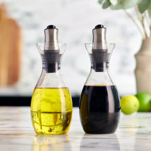 Carica l&#39;immagine nel visualizzatore di Gallery, Cole &amp; Mason Haverhill Oil and Vinegar Flow control pourer, oliera o acetiera 21 cm, 400 ml
