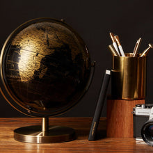 Carica l&#39;immagine nel visualizzatore di Gallery, Mappamondo Iron &amp; Glory doppio asse Ø20cm
