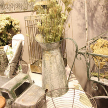 Carica l&#39;immagine nel visualizzatore di Gallery, Brocca decorativa in metallo Nuvole di Stoffa
