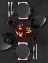 Carica l&#39;immagine nel visualizzatore di Gallery, Piatto fondo Ø25 Caviar Nero Maxwell Williams
