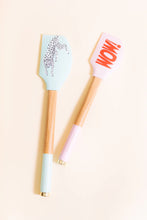 Carica l&#39;immagine nel visualizzatore di Gallery, Set 2 spatole in silicone e acacia Yvonne Ellen
