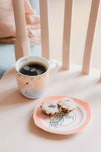 Carica l&#39;immagine nel visualizzatore di Gallery, Tazza Large Mug Yvonne Ellen Sister
