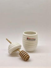 Carica l&#39;immagine nel visualizzatore di Gallery, Vasetto miele con spargimiele in legno Maxwell Williams
