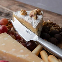 Carica l'immagine nel visualizzatore di Gallery, Cofanetto 5 coltelli formaggio Monaco inox + tagliere doppio BOSKA
