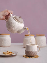 Carica l&#39;immagine nel visualizzatore di Gallery, Tazza in porcellana Acorn Novelty Mug 360ml

