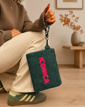 Carica l'immagine nel visualizzatore di Gallery, Pochette multiuso 21x16 decoro Iconica
