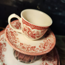Carica l&#39;immagine nel visualizzatore di Gallery, Tazzina espresso con piattino rose collezione LONDON CALLING
