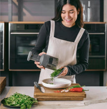 Carica l'immagine nel visualizzatore di Gallery, Tritatutto manuale Zich Zich 3 Food Chopper
