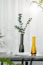 Carica l'immagine nel visualizzatore di Gallery, Vaso sottile in vetro stile retrò moderno colore Grigio fumè
