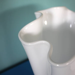 Vaso in vetro opaco bianco ondulato Vaso in vetro