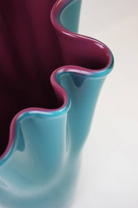 Vaso fiori in vetro a fazzoletto soffiato a mano bicolore turchese/viola