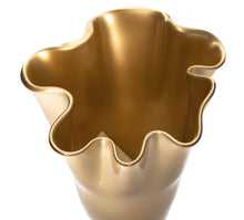 Carica l&#39;immagine nel visualizzatore di Gallery, Vaso fiori in vetro a fazzoletto soffiato a mano Oro
