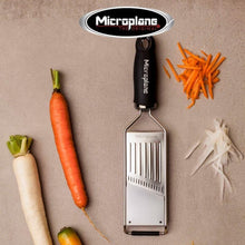 Carica l&#39;immagine nel visualizzatore di Gallery, Mandolina gourmet julienne MICROPLANE
