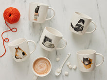 Carica l&#39;immagine nel visualizzatore di Gallery, Tazza Marc Martin Feline Friends 400ml - Well Read Cat
