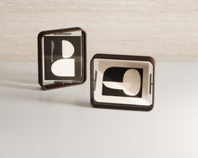 Carica l&#39;immagine nel visualizzatore di Gallery, Cornice portafoto 10*15/13*18 Bellwood Girevole Noce UMBRA
