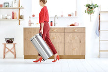 Carica l&#39;immagine nel visualizzatore di Gallery, Pattumiera a pedale NewIcon Brabantia 30 lt Acciaio Anti Impronta
