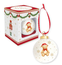 Carica l&#39;immagine nel visualizzatore di Gallery, Pallina di natale in ceramica con orsetto in scatola regalo MAGIE DE NOEL
