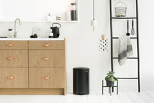 Carica l&#39;immagine nel visualizzatore di Gallery, Pattumiera a pedale NewIcon Brabantia 20 lt Matt Black
