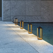 Carica l&#39;immagine nel visualizzatore di Gallery, Lampada led portatile ricaricabile AB+ Resort Bianca
