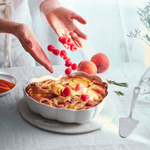 Carica l&#39;immagine nel visualizzatore di Gallery, Stampo tortiera cuore  Emile Henry Giallo Vaniglia
