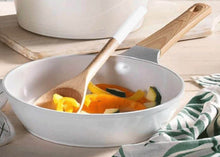 Carica l'immagine nel visualizzatore di Gallery, Set cucchiaio e mestolo in legno di faggio manico Bianco Polare
