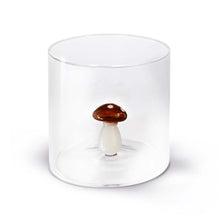 Carica l&#39;immagine nel visualizzatore di Gallery, Bicchiere in vetro con soggetto interno Funghetto
