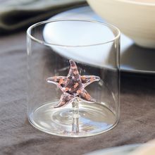 Carica l&#39;immagine nel visualizzatore di Gallery, Bicchiere in vetro con soggetto interno WD Lifestyle Stella Marina
