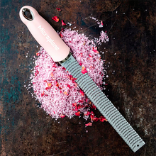 Carica l&#39;immagine nel visualizzatore di Gallery, Grattugia Premium Dusty Rose Zester MICROPLANE
