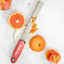 Carica l&#39;immagine nel visualizzatore di Gallery, Grattugia  Premium Lipstick Pink Zester MICROPLANE
