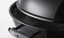 Carica l&#39;immagine nel visualizzatore di Gallery, Barbecue a carbone WEBER COMPACT KETTLE 47
