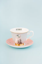 Carica l&#39;immagine nel visualizzatore di Gallery, Tazza da tè con piattino Yvonne Ellen Pussy Cat
