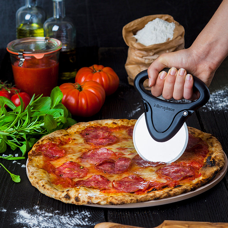 Microplane rotella taglia pizza